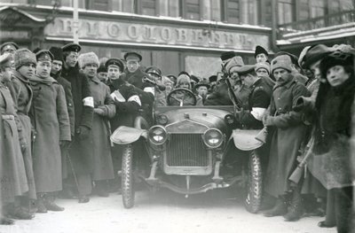 Dokumentenüberprüfung, St. Petersburg, Februar 1917 von Russian Photographer